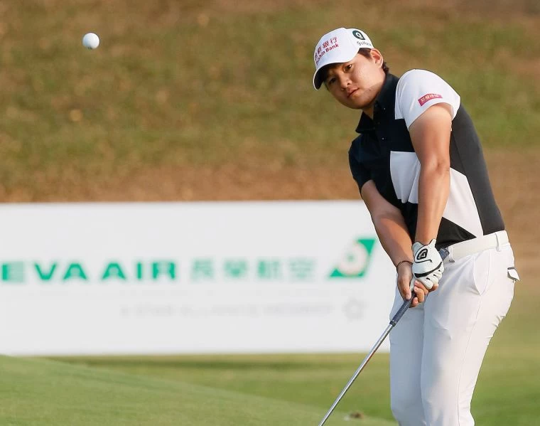 微笑球后曾雅妮兩回合總桿141桿(-3)並列第九。