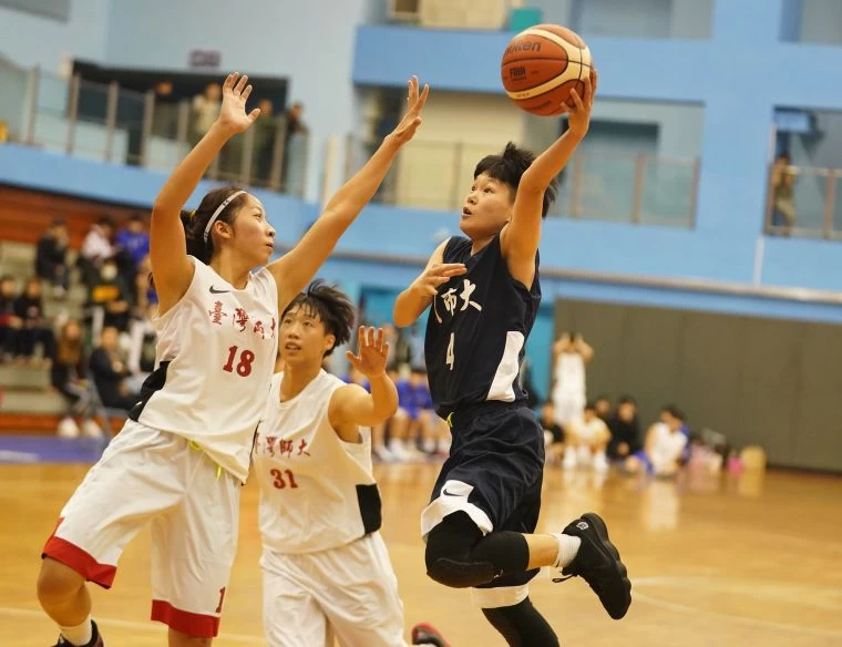 北市邱怡禎拿12分、5籃板、3抄截。