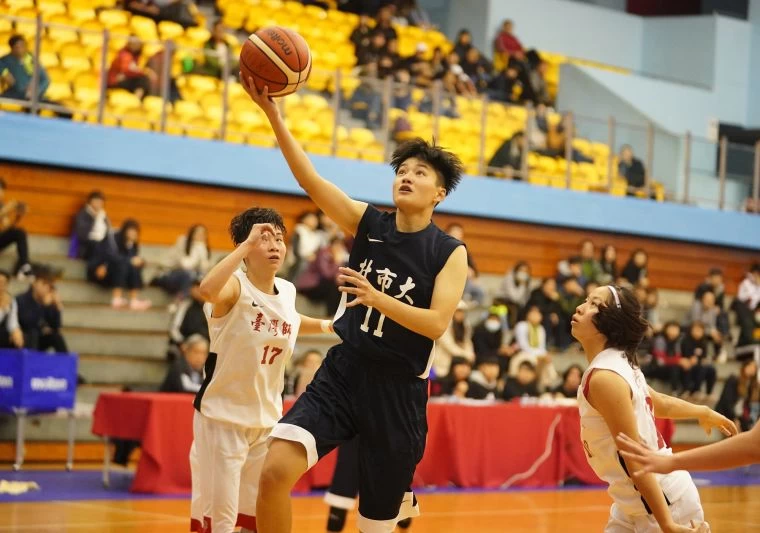 北市陳亭羽得18分、10籃板,本季2度「雙十」。