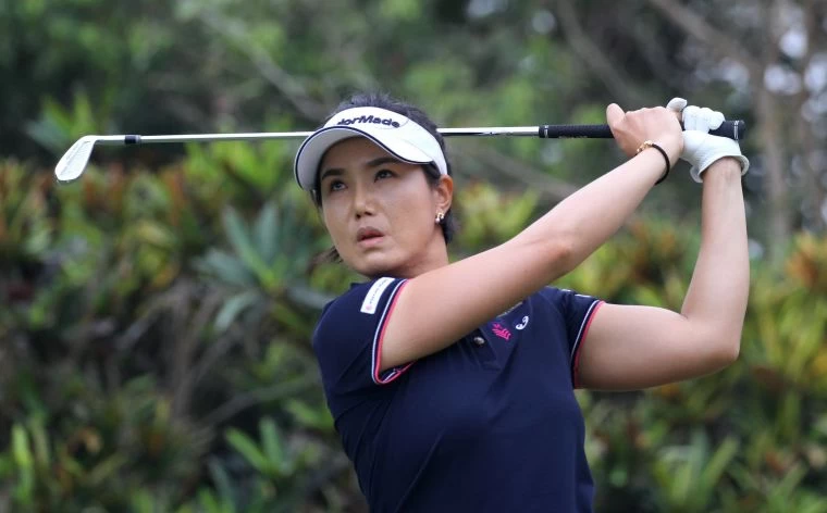 韓國好手全美貞三回合總桿204桿(-12)並列第一。