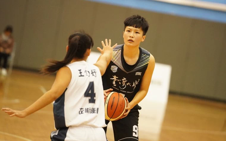 台大許庭瑜全隊最高的28分、8籃板、3助攻、2抄截。