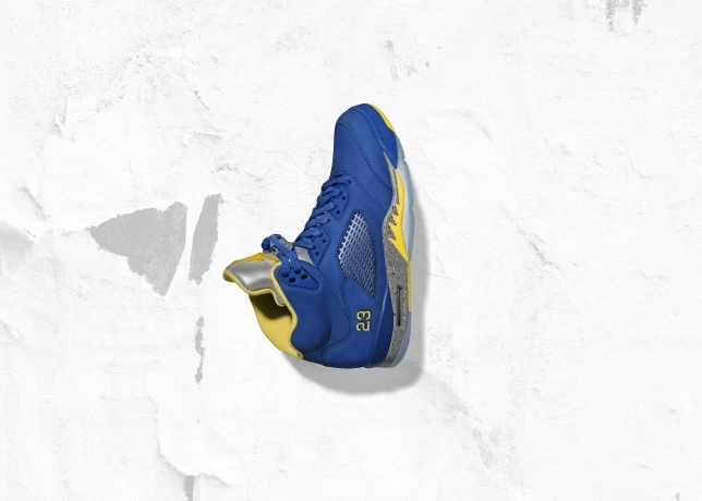 AIR JORDAN V  VARSITY ROYAL：這次Air Jordan V靈感來源於Michael Jordan的母校——藍尼高中，校園藍、校園黃和碳灰的組合代表著Michael Jordan在家鄉Wilmington的成長經歷。鞋款中底採用了水泥潑墨細節設計，3M反光材質的鞋舌上則是絨布版的飛人標誌。