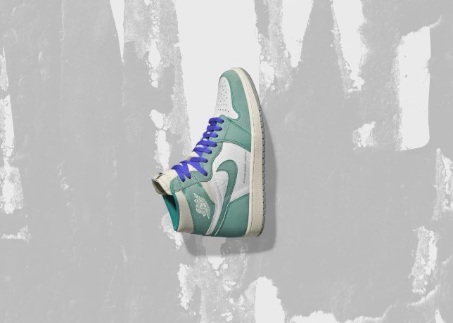 AIR JORDAN I HIGH OG TURBO GREEN ：擁有復古風格外觀的水洗鞋面Air Jordan 1 High OG以淺綠色和紫色、金色細節致敬夏洛特黃蜂經典配色。