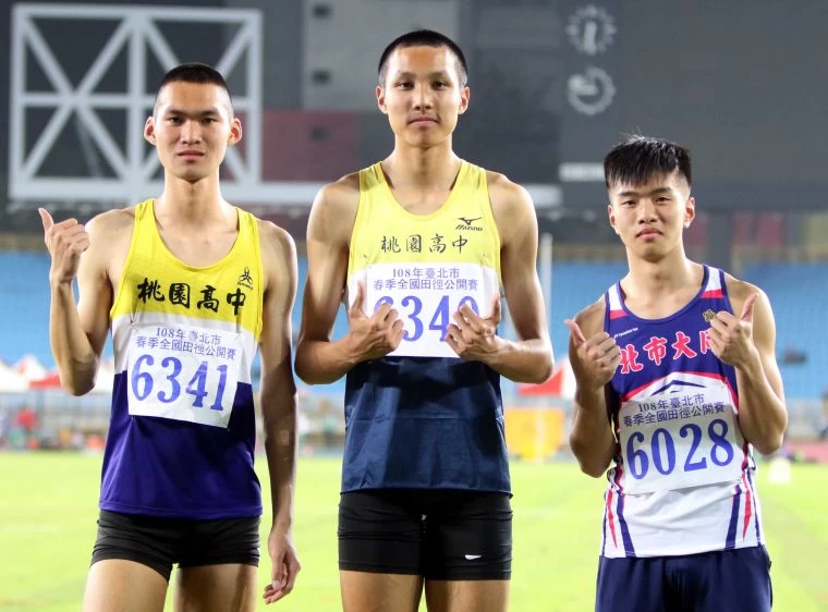 桃園高中傅兆玄(中)、張昭翔(左)和大同高中劉家成。林嘉欣/攝影。