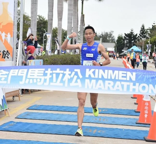 2019金門馬拉松半馬男子冠軍何盡平。大漢集團提供