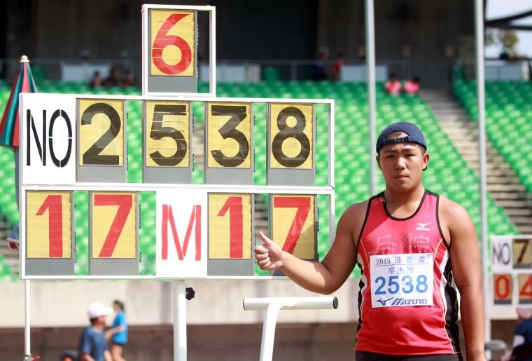 廖杰陞以17公尺17破國男鉛球大會紀錄。林嘉欣/攝影。