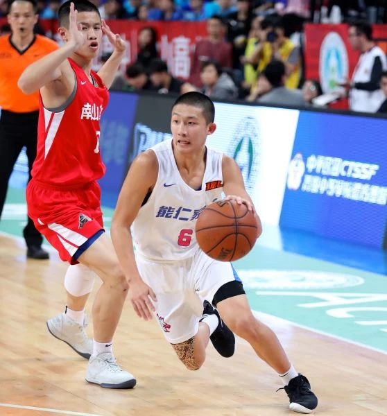 能仁王翊帆第四節還4.4秒最後一擊運球切入壓哨追平。