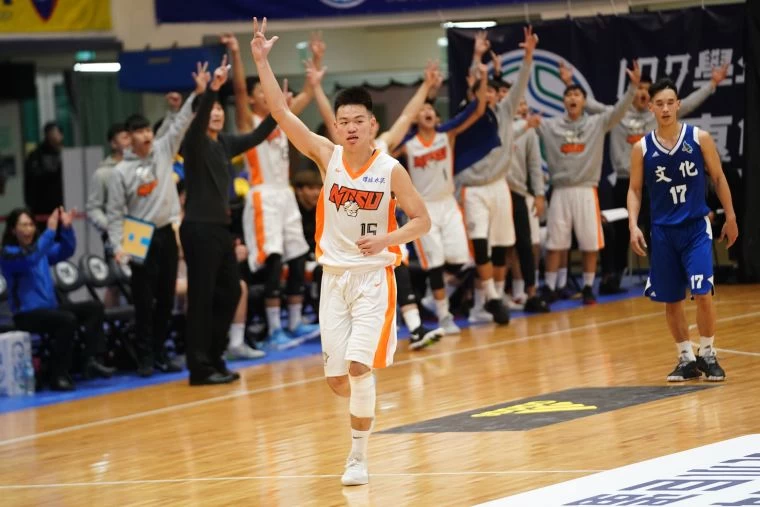 國體菜鳥韓杰諭貢獻14分、7籃板。