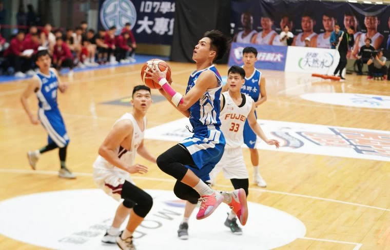 高師林子洧11分、8籃板、3助攻。