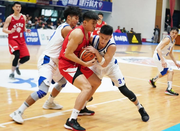 臺師鄭竣泓7分、6籃板。