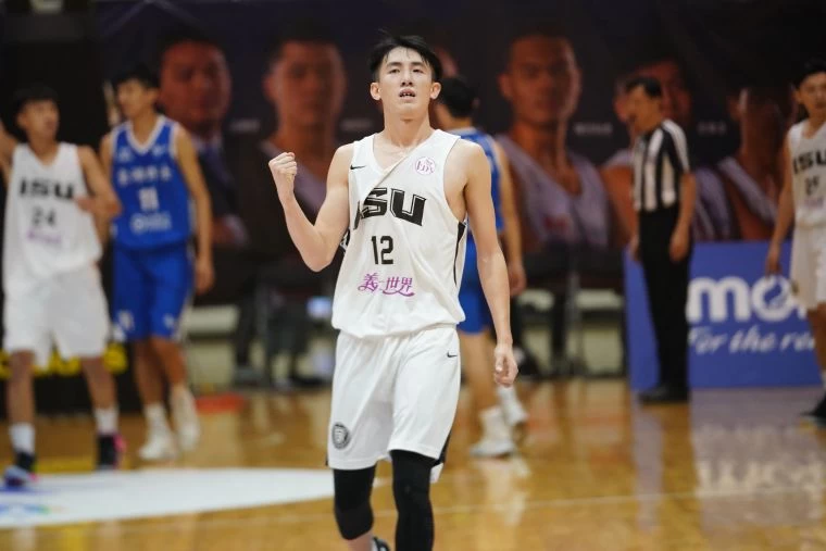 義守「小白」白曜誠投進致勝三分。