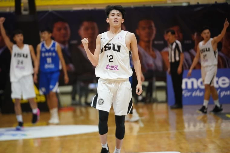 義守「小白」白曜誠投進致勝三分。