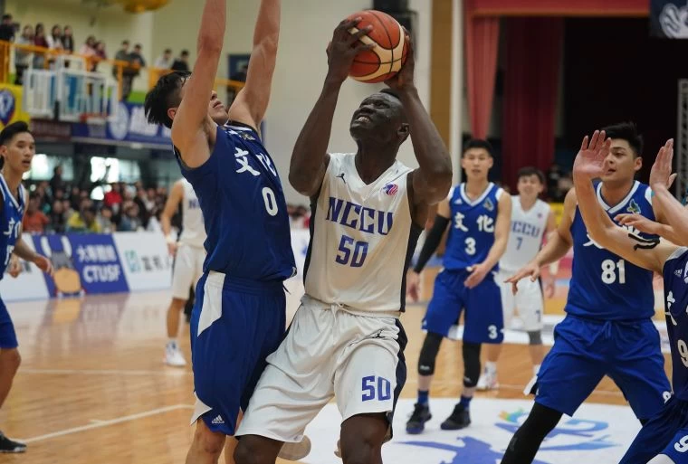 政大聶歐瑪12分、9籃板。