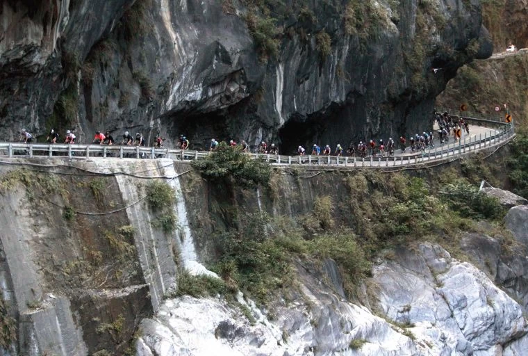 臺灣自行車登山王挑戰沿途美不勝收,是經典的朝聖路線。中華民國自行車騎士協會/提供。