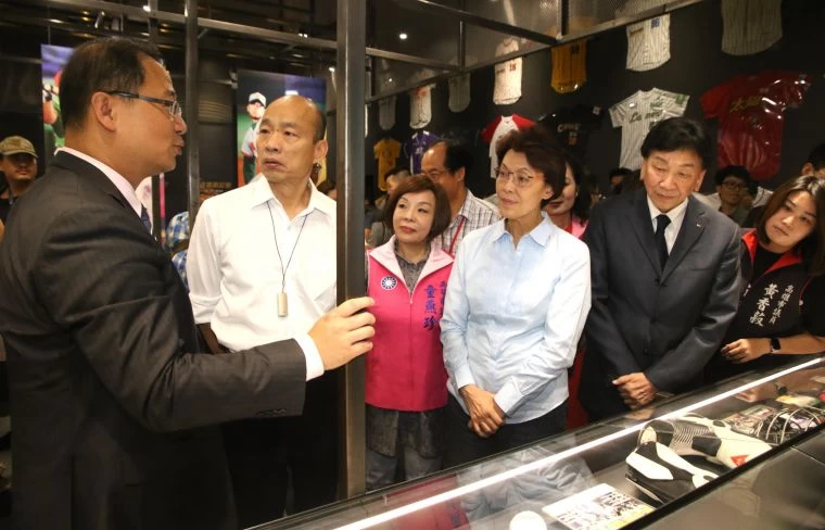 高雄市政府運動發展局與國立高雄科技大學首次合作辦理「銀髮族體適能運動推廣大使研習」。高雄市政府運動發展局提供