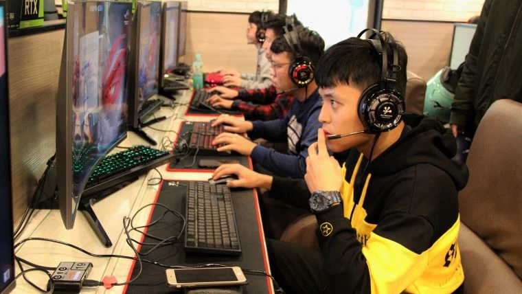 為了爭奪總決賽最後二席，玩家使出渾身解數。