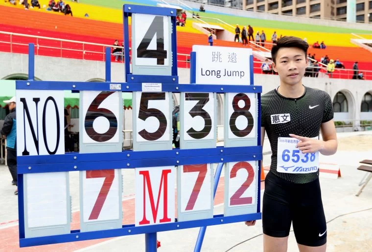 文華佑在高男跳遠以7公尺72破大會,並二度達標世大運。林嘉欣/攝影。
