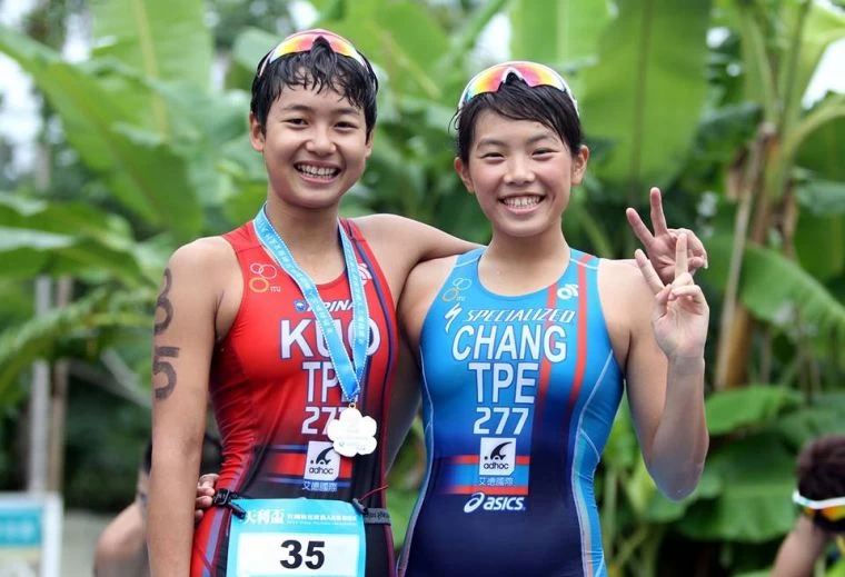亞運女將郭家齊(左)尋求帶傷在安平鐵人賽連霸。中華民國鐵人三項協會提供
