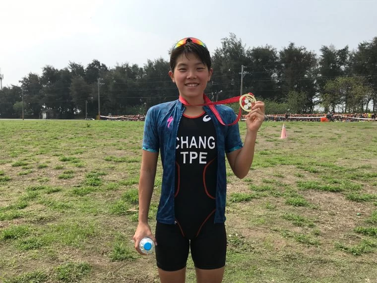 安平菁英女冠軍張绮文。中華民國鐵人三項協會提供