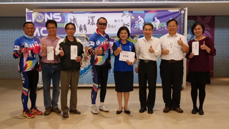 雲林縣長張麗善親自與車隊合照。大會提供
