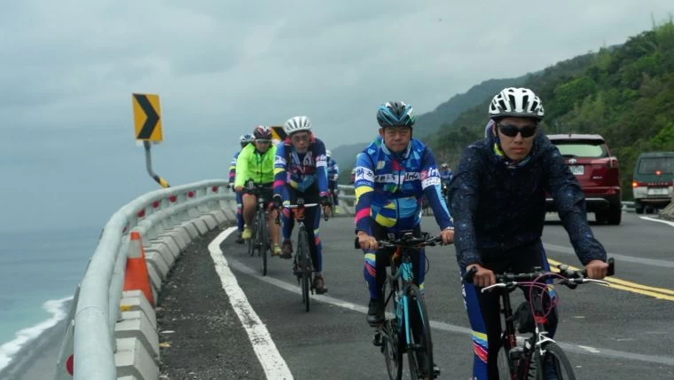 車手沿著美麗的海岸線向壽卡挑戰。大會提供