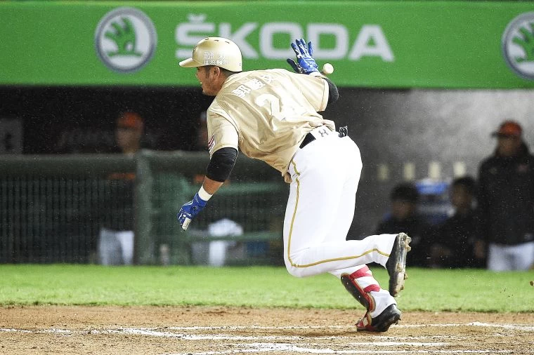 郭嚴文奪下MVP。李天助攝