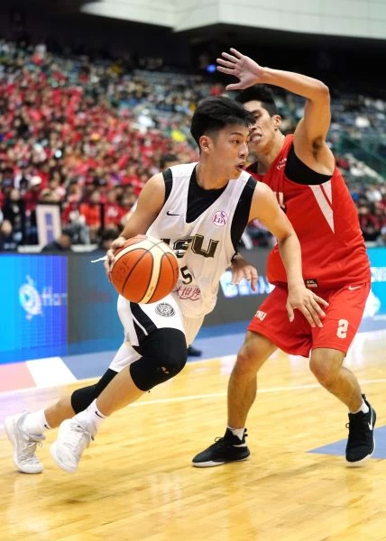 徐鉦順三分球8投中3得19分、8籃板、3助攻。