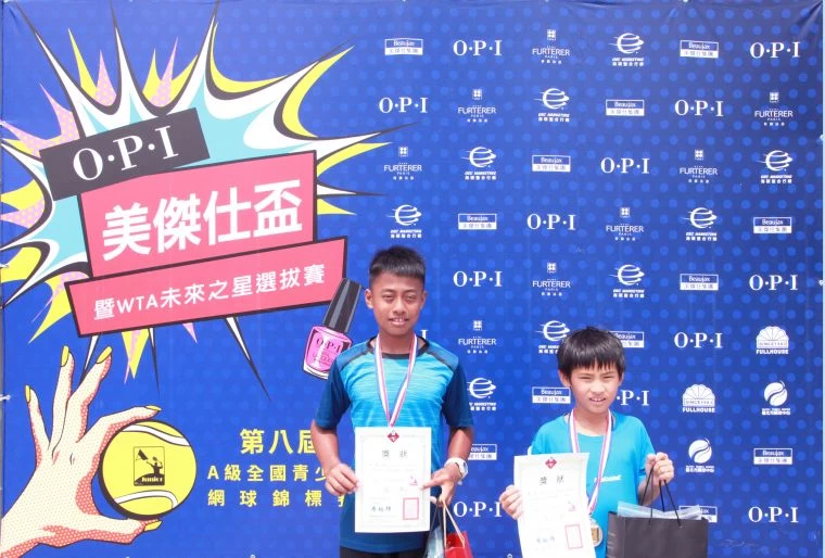 12歲男單冠軍周曉風(左)、亞軍陳冠守(右)。海碩整合行銷提供