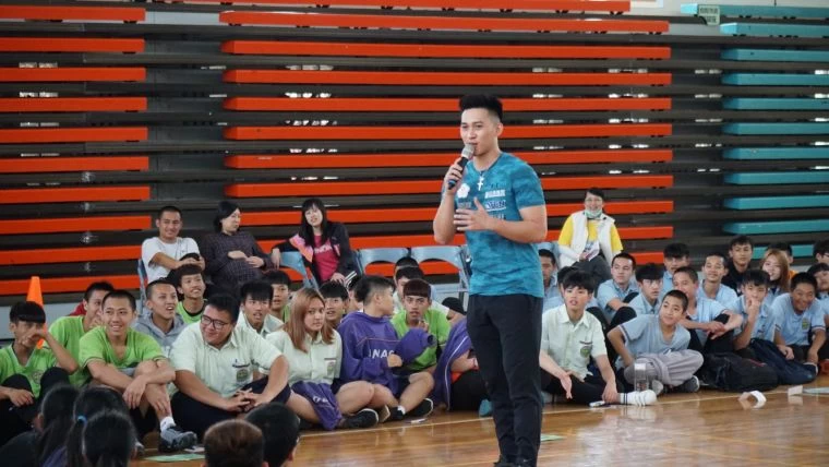 連德安在宜蘭南澳高中演講。