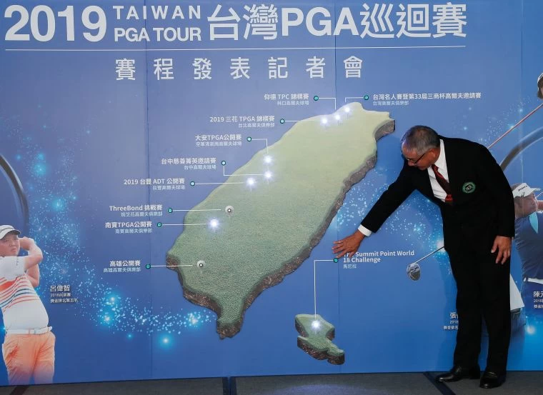 TPGA理事長謝錦昇啟動菲律賓巡迴賽共站的第三場賽事燈光。葉勇宏攝