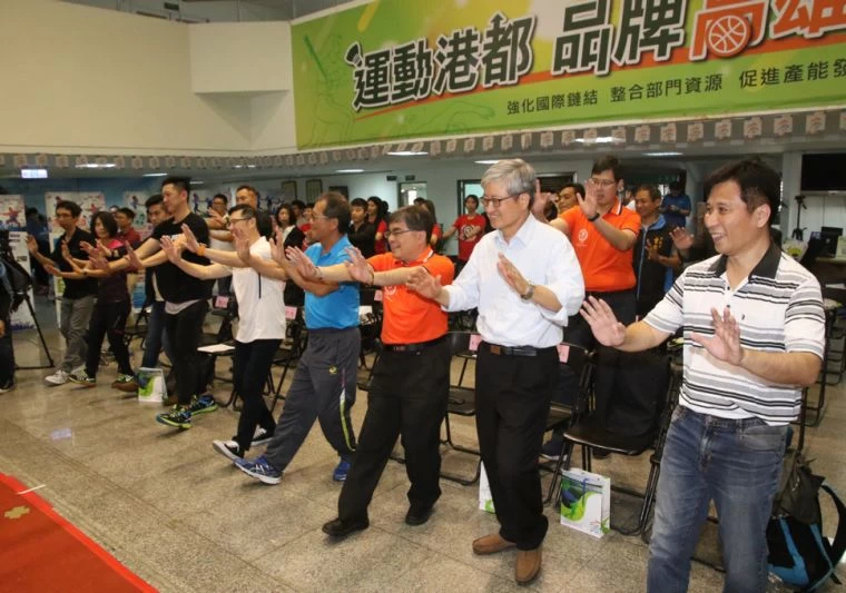 高雄市政府運動發展局的運動i臺灣計畫記者會帶動全體一起運動。高雄市政府運動發展局提供