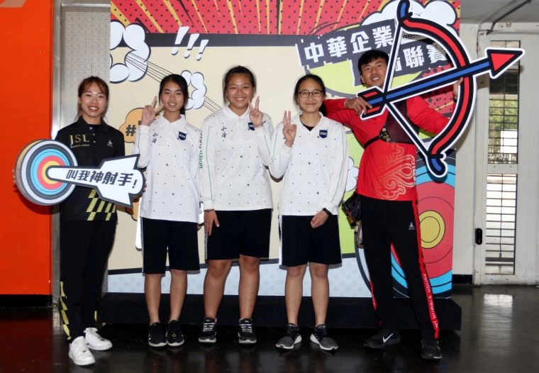 神射手魏均珩(右)、譚雅婷(左)見面會。中華企業射箭聯盟/提供。