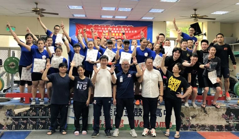 日本士別市舉重好手飛抵高雄參訪高雄市舉重代表隊集訓。高雄市運動發展局提供