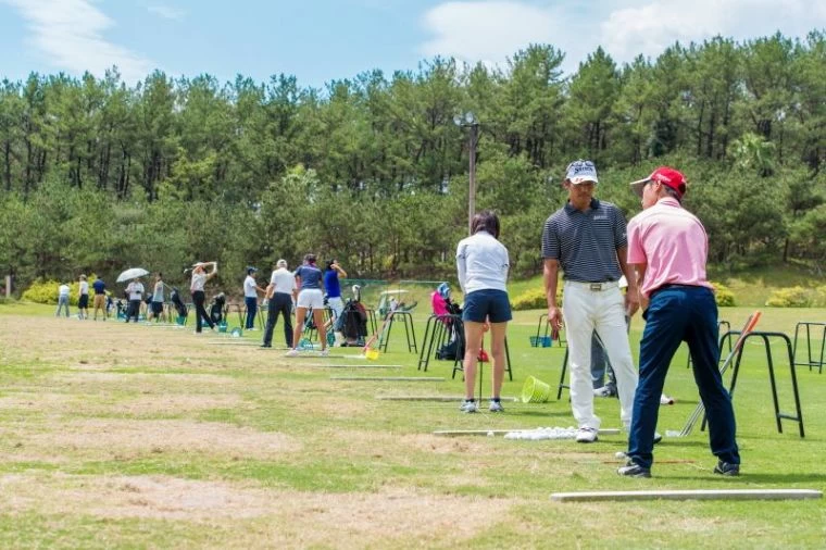 宮崎兒童高爾夫夏令營開始報名。大會提供