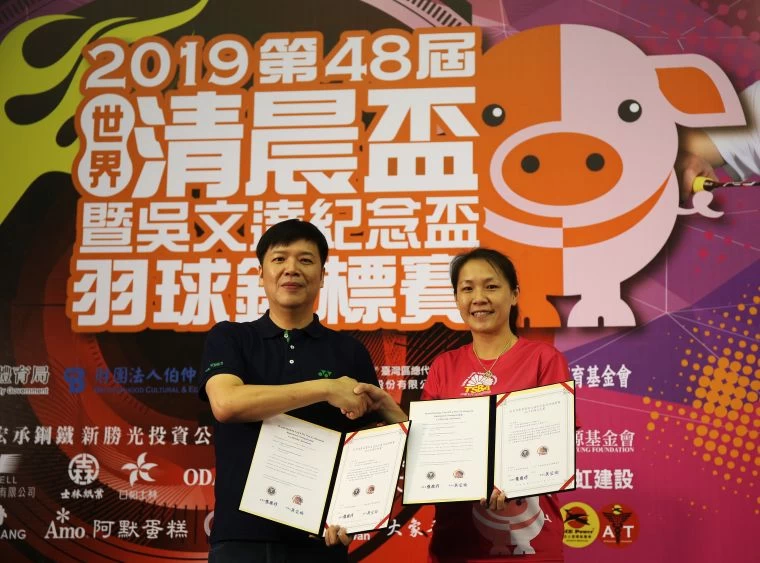 簽約儀式吳宜倫(右)張國祚。李天助攝