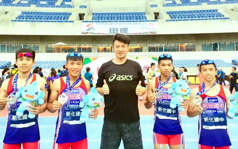新化國中爆冷奪得首面全中運國男四百接力銀牌。胡文瑜/提供。