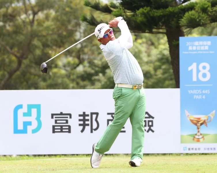 第一回合泰國馬克森64桿（－8）單獨領先。