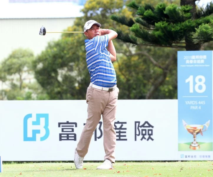 第二回合台灣蔡啟煌(-5)暫並列第三。鍾豐榮攝影