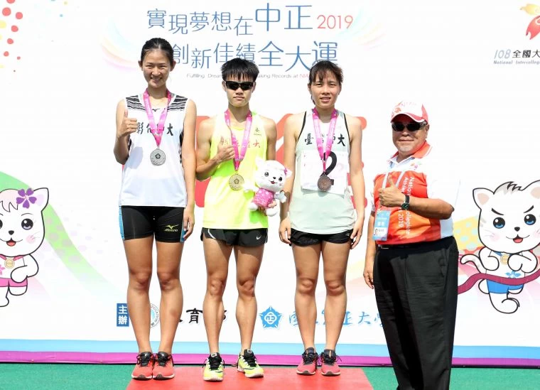 國立體大陳昭郡(左二)。林嘉欣/攝影。
