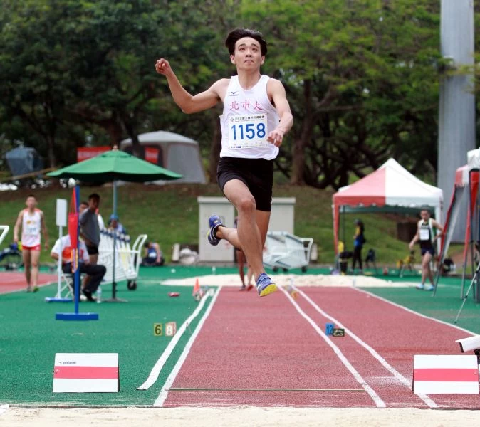 北市大林佳興8公尺07首度在全大運公開男子組跳遠稱王。林嘉欣／攝影。