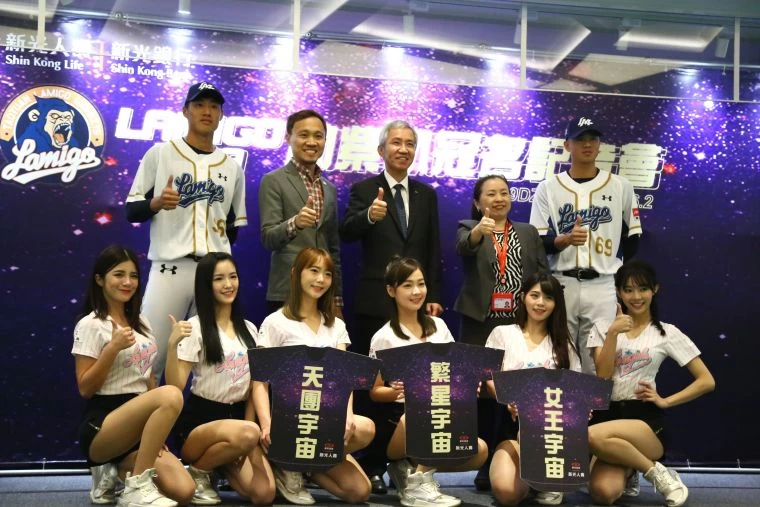 今年動紫趴將會由新光人壽、新光銀行冠名合作成為「新光動紫趴」。大會提供