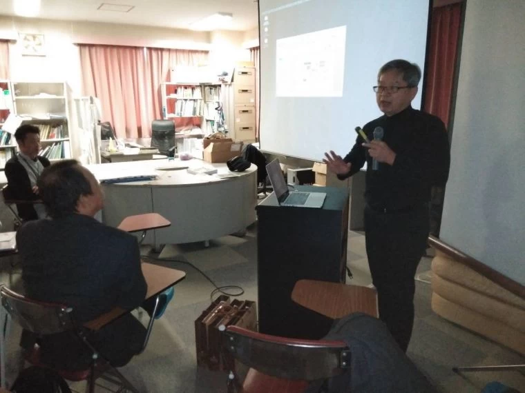 吳誠文教授在史丹佛大學辦理說明會。黃煜提供