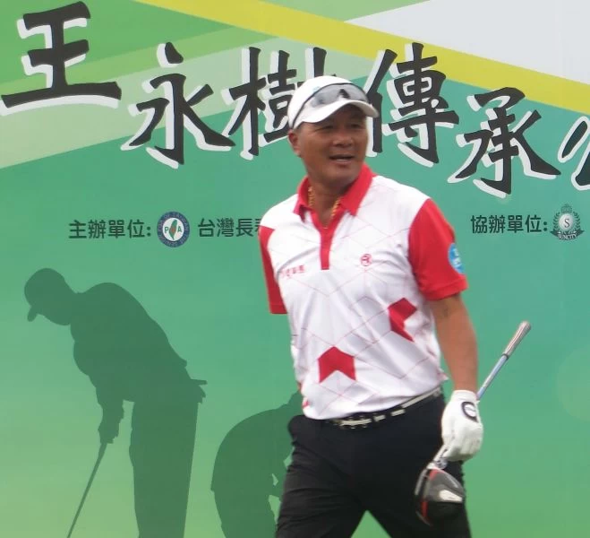 盧建順8鳥1鷹62桿破紀錄。