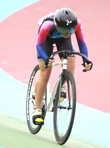 女少13歲組500公尺個人計時冠軍桃園市聯隊李雅熏破大會。中華民國自由車協會/提供。