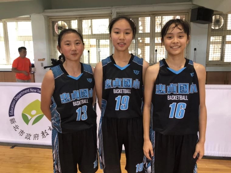 衛冕軍忠貞「鐵三角」李晶晶(左起)、李圓蓮、陳子晴。大會提供