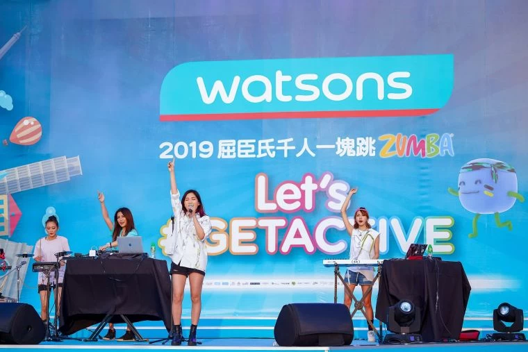 迷幻電音團體妮可醬擔任開場寡賓，熱力演唱揭開派對序幕，夏夜聲光音效超震撼!大會提供