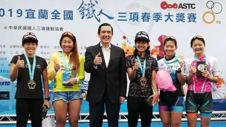 馬英九為女子菁英組頒獎。大會提供