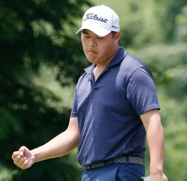 莊達鴻68桿(-4),第14洞抓鳥成功握拳慶賀。葉勇宏攝影
