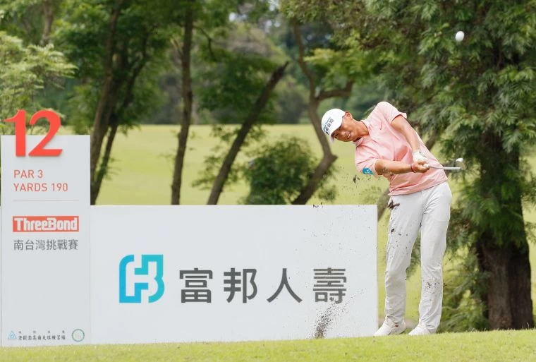王偉軒以兩回合總桿138桿(-6)奪職業生涯首冠。葉勇宏攝影