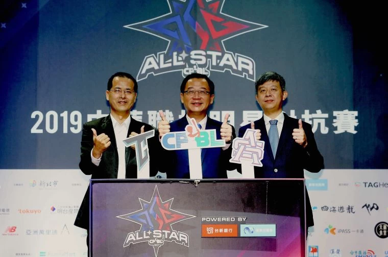 吳志揚會長與冠名贊助商一同揭露明星賽主視覺。大會提供
